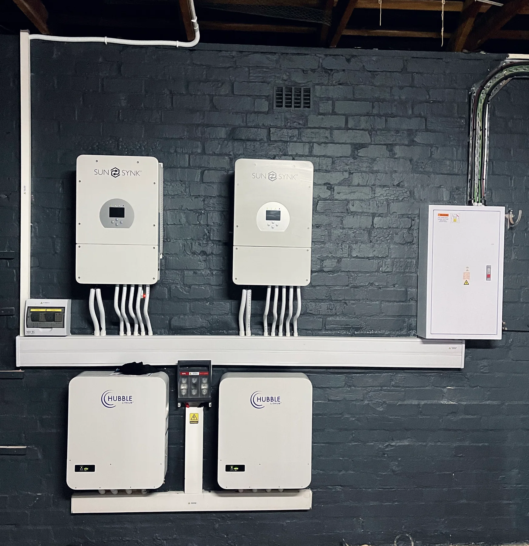 Dual-inverter and dual-battery commercial installation
