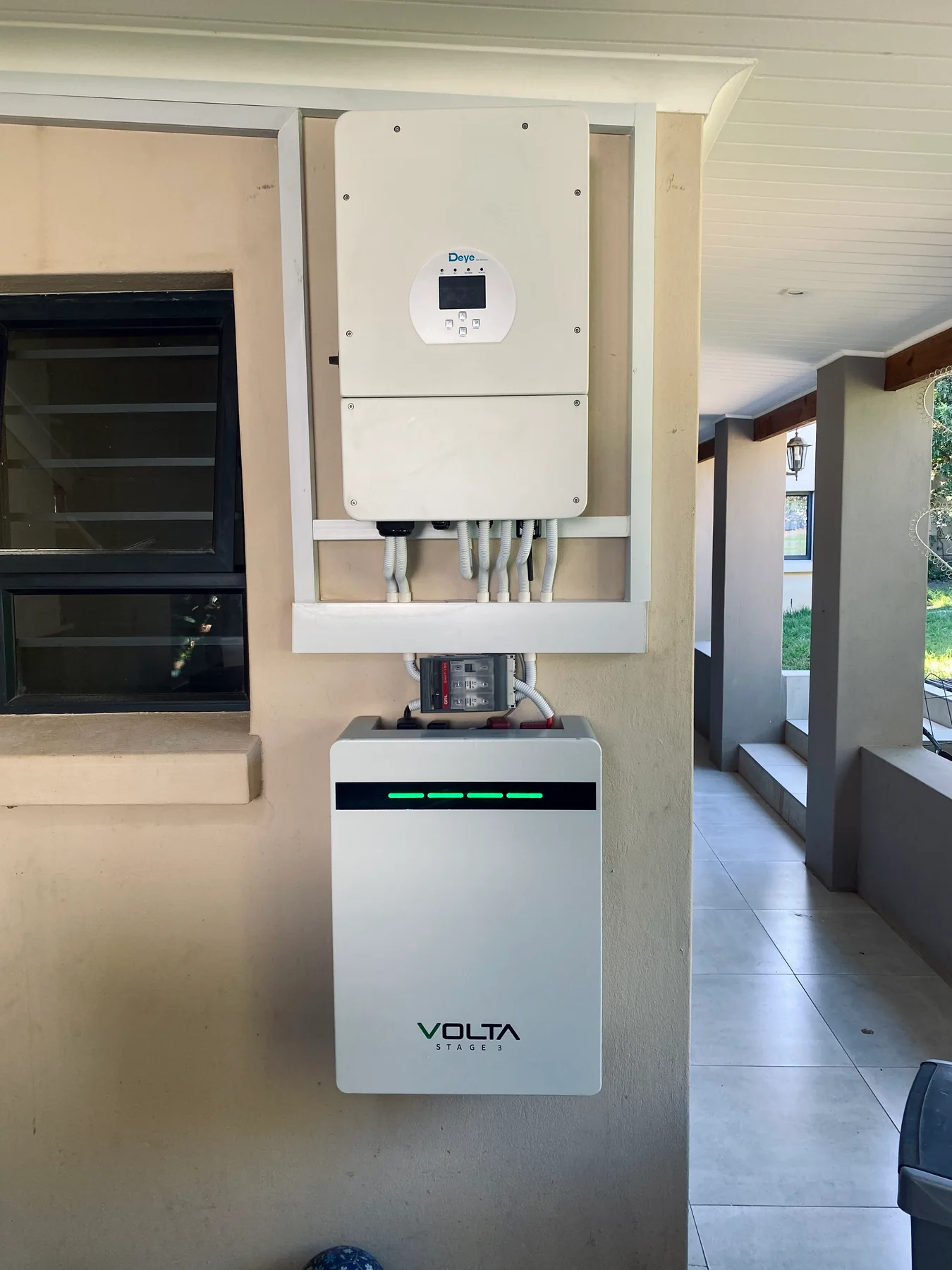 Residential inverter and battery installation